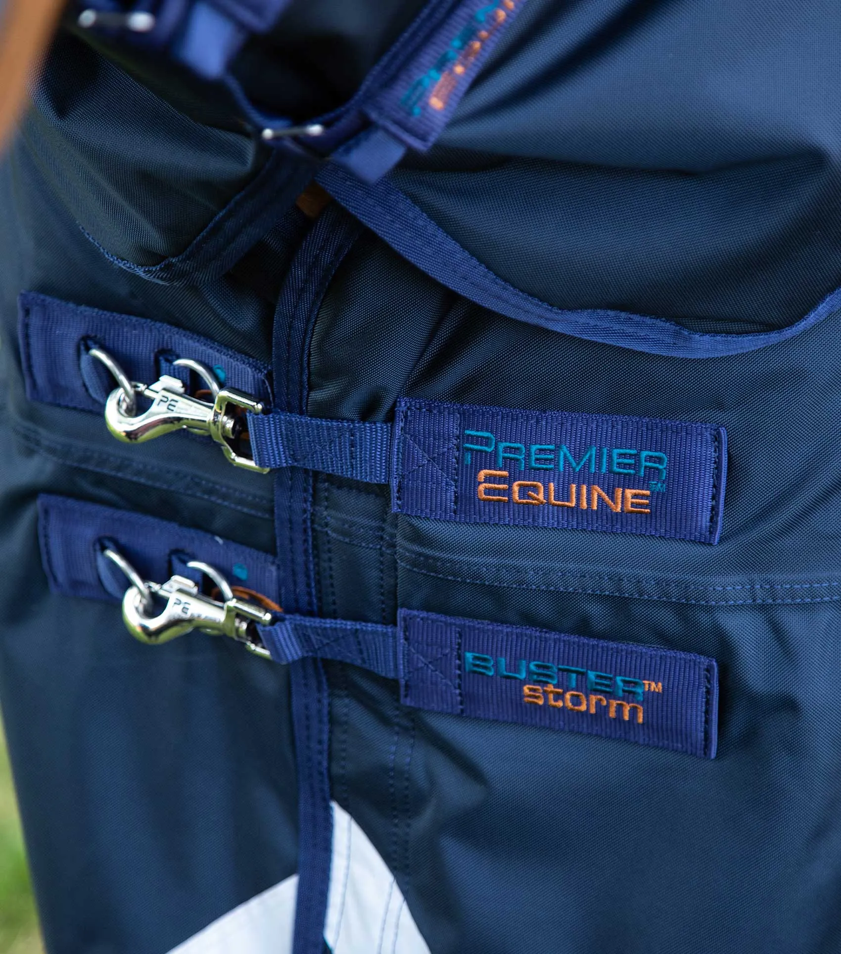 Buster Storm 420g Combo Turnout Rug with Classic Neck Navy