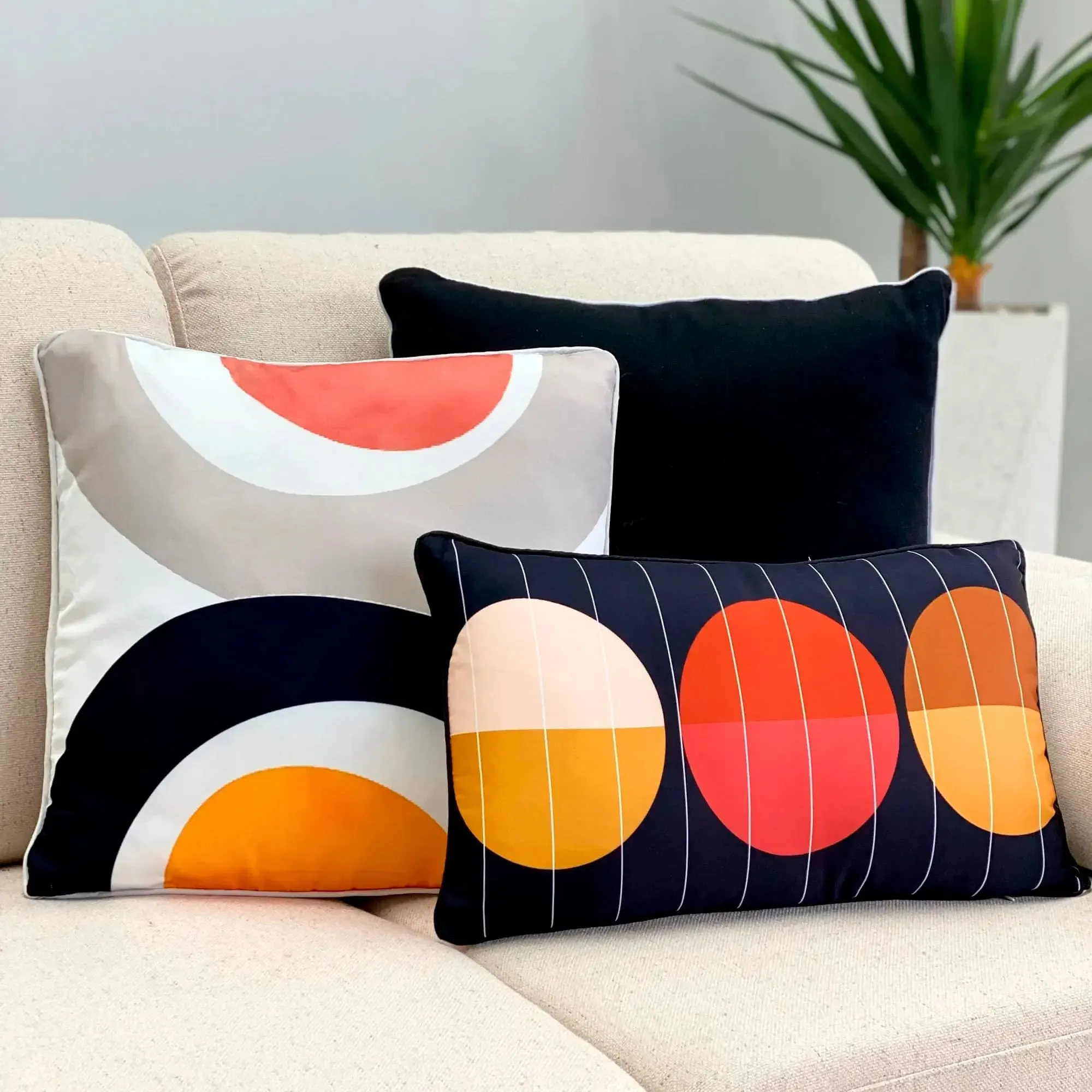 Dark Circles Abstract Printed Pillow