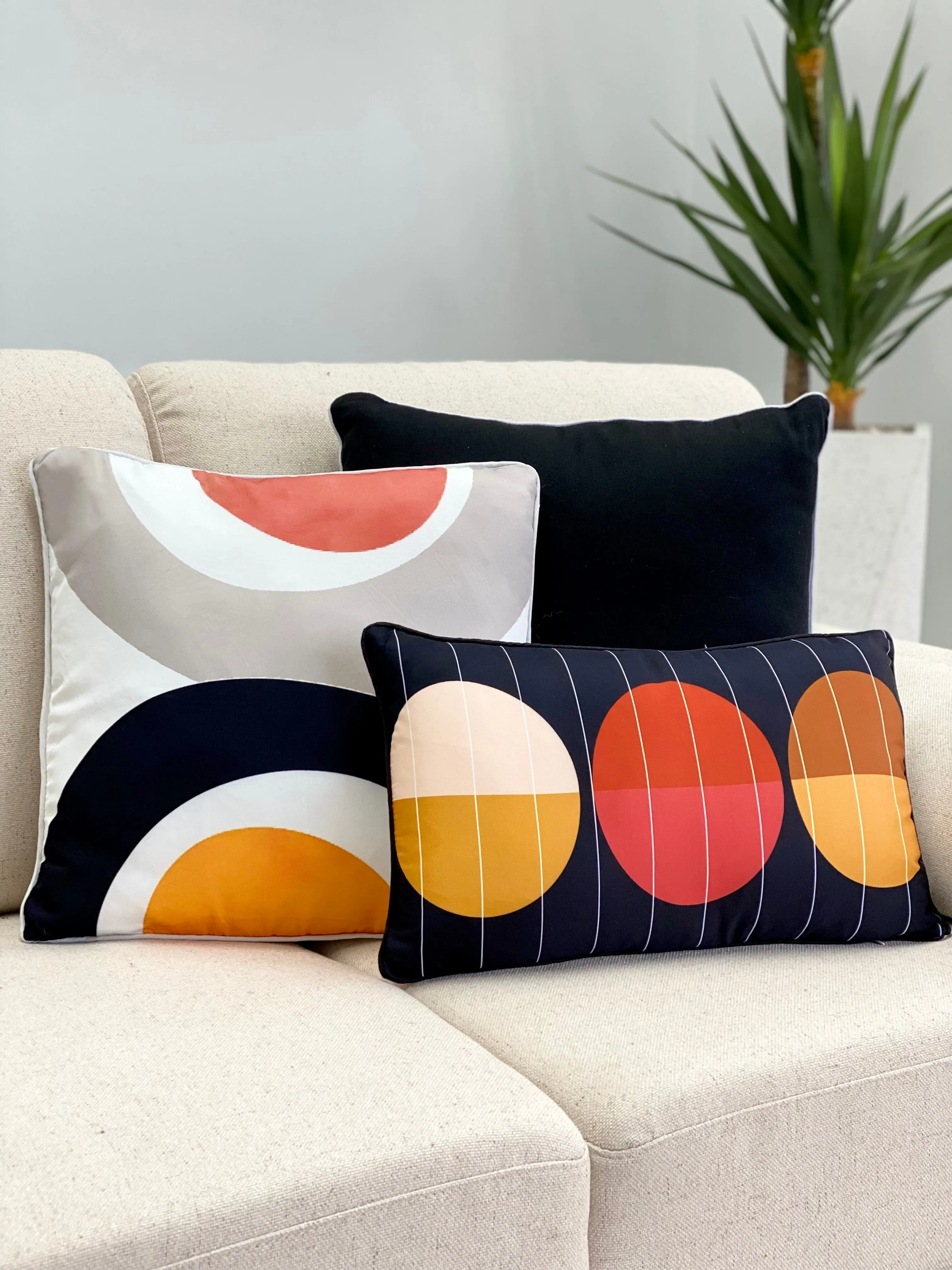 Dark Circles Abstract Printed Pillow