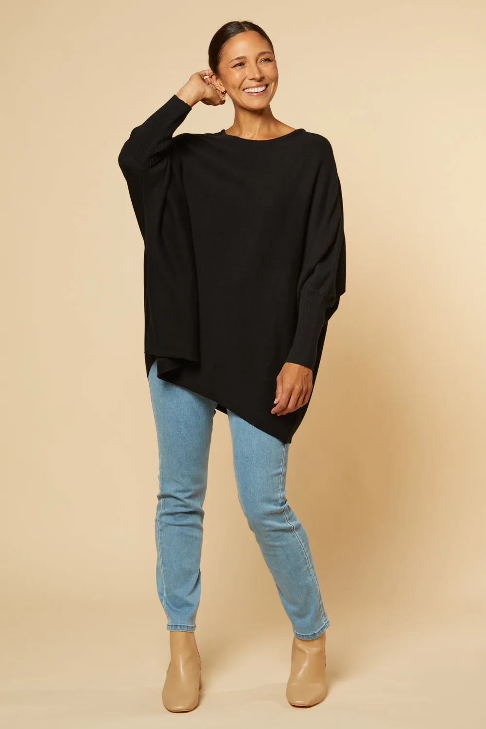 Mia Oversized Jumper in Black